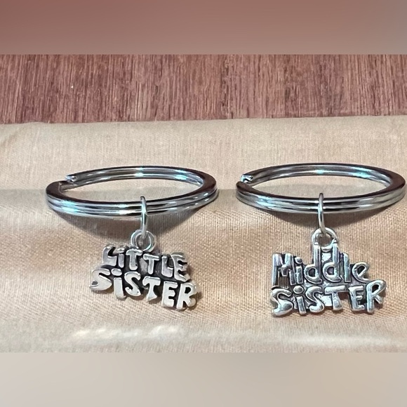 Set of 2 Sister Key-rings, BN - Picture 1 of 2